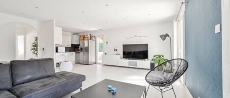 Fernseher, Stereoanlage