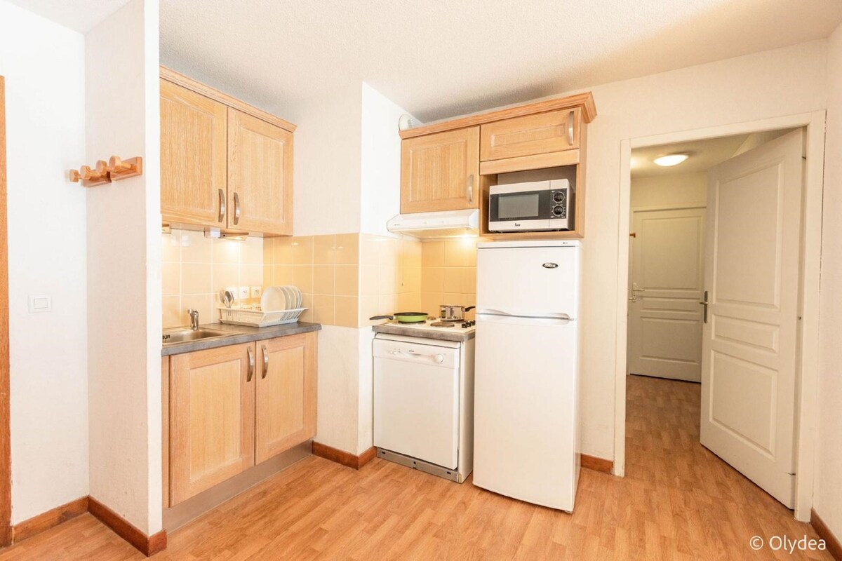 Private kitchen | Espresso maker, microwave, stovetop, electric kettle