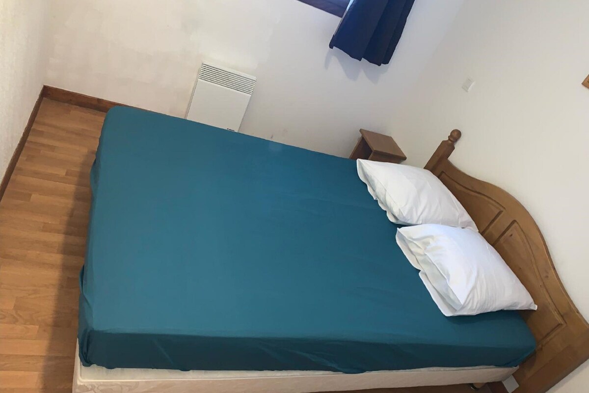 Iron/ironing board (on request)