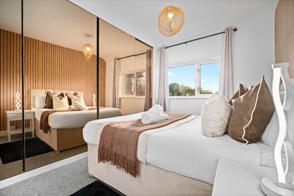 4 Schlafzimmer, Bügeleisen/Bügelbrett, Reisekinderbett, WLAN