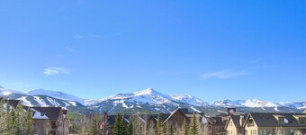 RATES REDUCED! Dogs Welcome! Stunning Views & Unbeatable Location! MainC