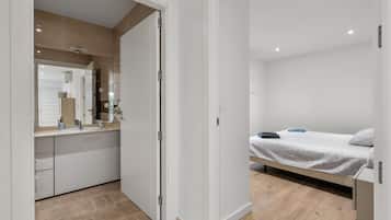 1 bedroom, in-room safe, iron/ironing board, free WiFi