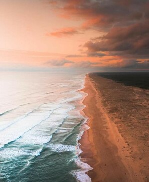 Plage à proximité, chaises longues