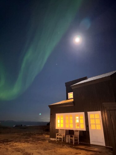 Panoramic Views- Nature- Northern lights cottage- NO 1- in Iceland.
