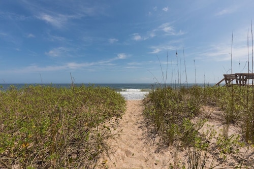 Heated Pool. Private Beach Path. Vilano Beach House Closest to Historic St. Aug.