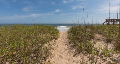 Heated Pool. Private Beach Path. Vilano Beach House Closest to Historic St. Aug.