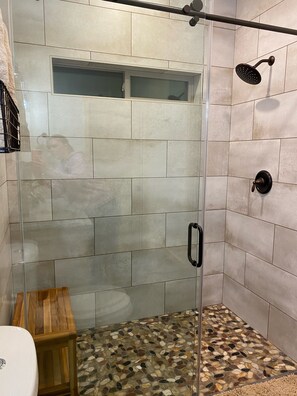 Combined shower/tub, hair dryer, towels, soap