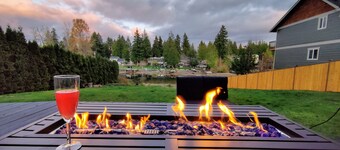 Lakefront Cottage Near Crystal Mountain & Rainier