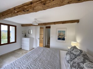 4 chambres, fer et planche à repasser, lit parapluie, Wi-Fi gratuit