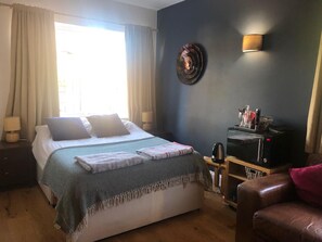 1 chambre, fer et planche à repasser, Wi-Fi gratuit, draps fournis