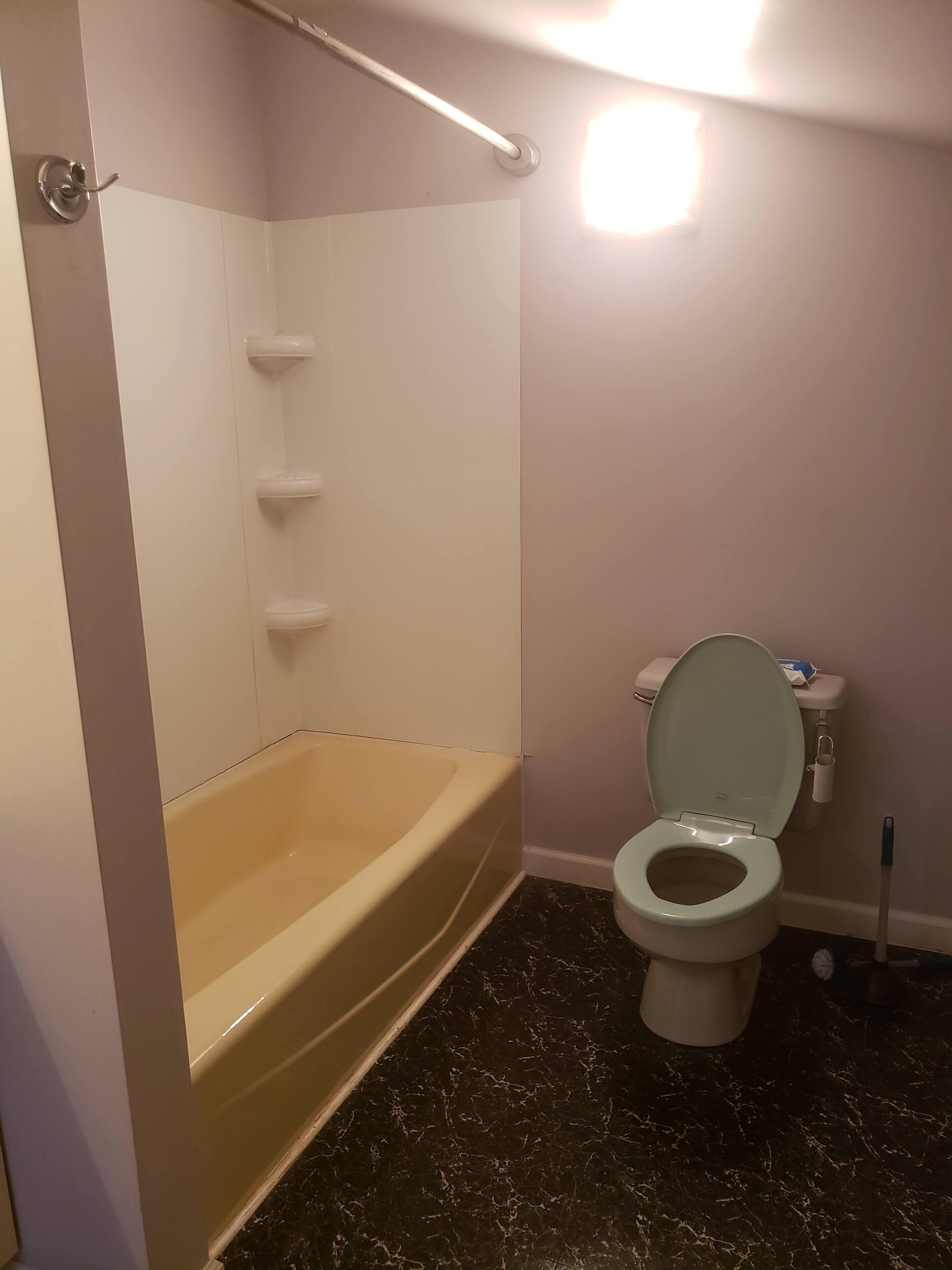 Badkar/dusch, hårtork, handdukar och tvål