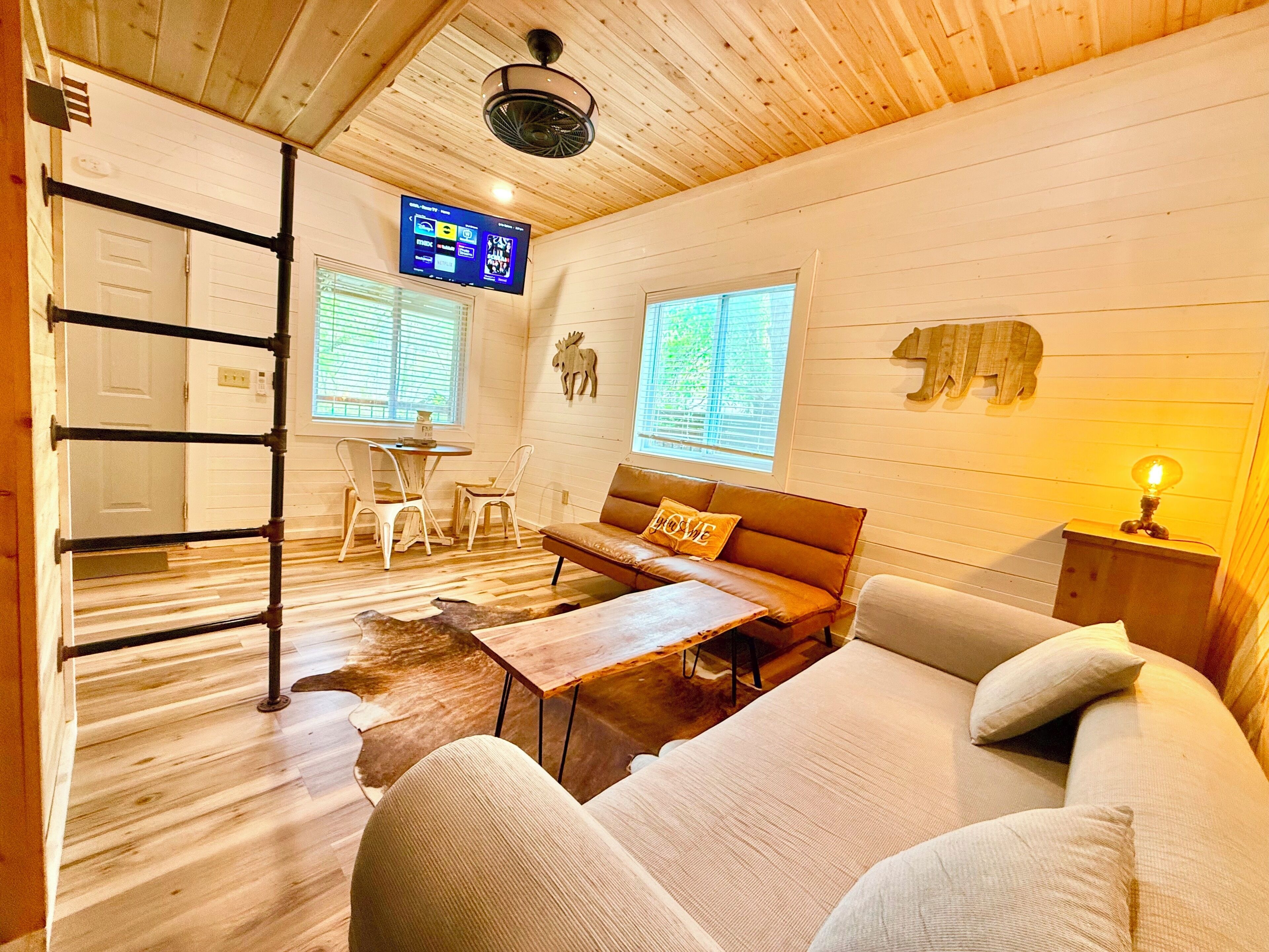 Newtinycabin/hottub/firepit/yard/5minparkway - Sevierville