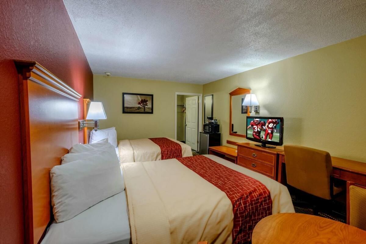 Adventure Awaits! 3 Great Units, Minutes to AT&T Field, FREE Parking!