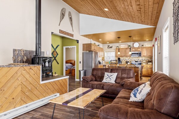 Smart TV, fireplace, DVD player