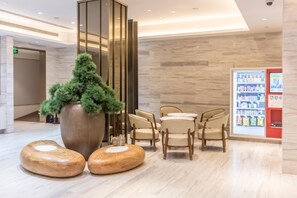 Lobby - Ji Hotel Shanghai The Bund Town City God Templ (Shanghai)