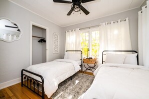 2 bedrooms, iron/ironing board, WiFi, bed sheets