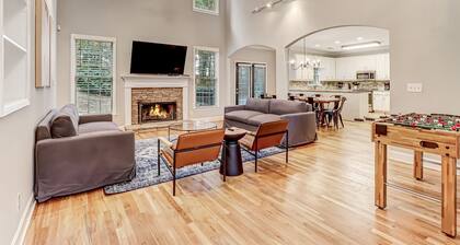 *Sleeps 11* Spacious Suwanee house with home gym