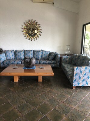 Interior - Lake front villa with private pool, beach, garden and terrace with lake views!!! (Tequesquitengo)