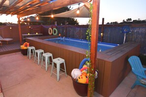 Outdoor pool - Vibrant, entertaining, & cozy spacious home with artistic flare! (San Diego)