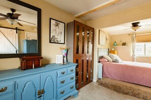 3 bedrooms, in-room safe, desk, iron/ironing board