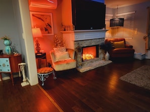 Smart-TV, Kamin, Tischfußball, Tischtennisplatte