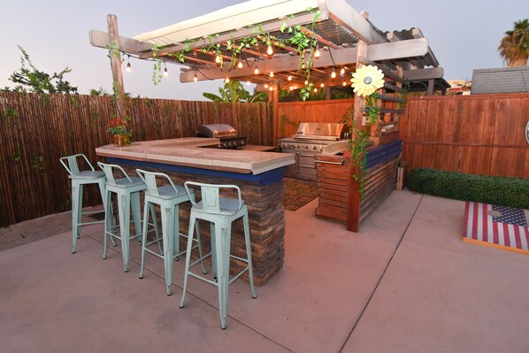 Terrace/patio - Vibrant, entertaining, & cozy spacious home with artistic flare! (San Diego)