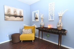 Interior - Vibrant, entertaining, & cozy spacious home with artistic flare! (San Diego)