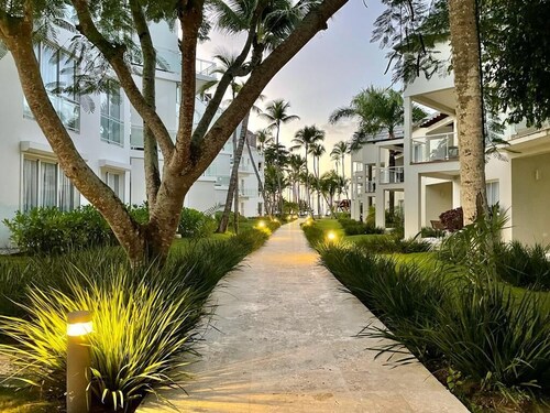 Beautiful new Condo at coson bay