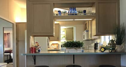 Secluded home in the Joshua Tree Forest close to the Grand Canyon West Skywalk