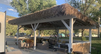 GLAMPING in Spacious 5th Wheel Lots of Space to Entertain or Relax