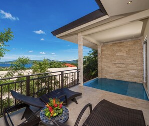 حمّام سباحة خارجي