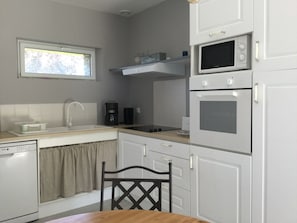 Fridge, microwave, oven, stovetop - Detached house in a rural area, perfect tranquility... (EPINIAC)