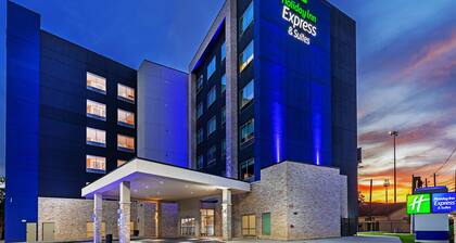 Holiday Inn Express & Suites Houston - N Downtown, an IHG Hotel