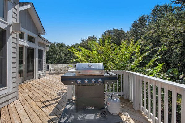 A deck with a NEXGRILL barbecue, a gas tank, and a white railing. - 8th And Sound: Elevator | Pool | Hot Tub (Corolla)