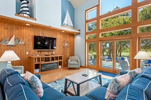 TV, lettore DVD, tavolo da ping pong, studio