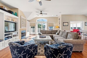 TV, caminetto, lettore DVD