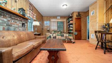 TV connectée, lecteur de DVD, livres, chaßne hi-fi