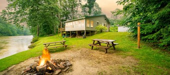 Riverfront Cabin ★ Views ★ Quiet ★ Fishing ★ Kayak