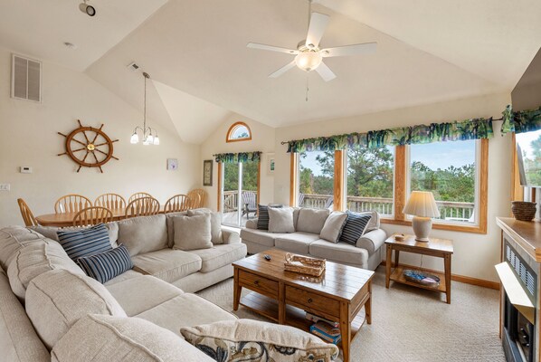 TV, fireplace, DVD player, streaming services