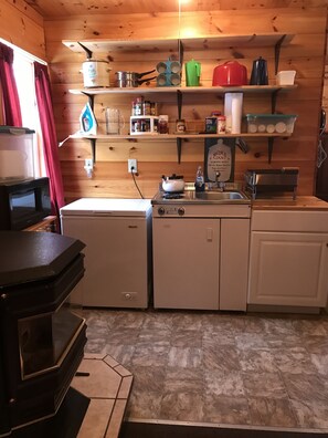 Geladeira, micro-ondas, fogão, cooktop