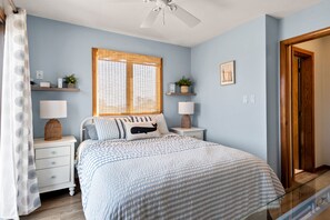 3 slaapkamers, een strijkplank/strijkijzer, wifi, beddengoed