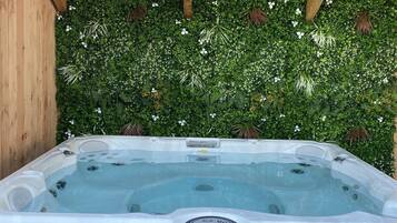Bain à remous extérieur