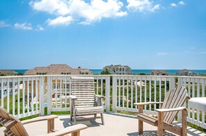 Property grounds - E=M(Sea)2: Private Pool & Hot Tub, Rooftop Deck w/ Ocean View, Pet-friendly (Corolla)