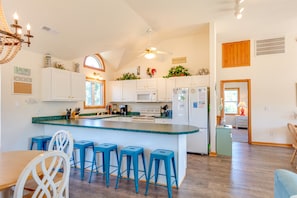 冰箱、微波炉、烤箱、炉灶