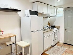 Cookware/dishes/utensils