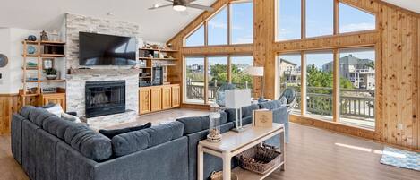 تلفزيون، مدفأة، مشغل دي في دي، كرة قدم الطاولة