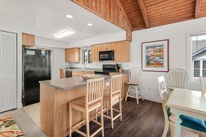 Dining - And Breathe: Pool/Hot Tub, Rec Room, Putting Green (Corolla)