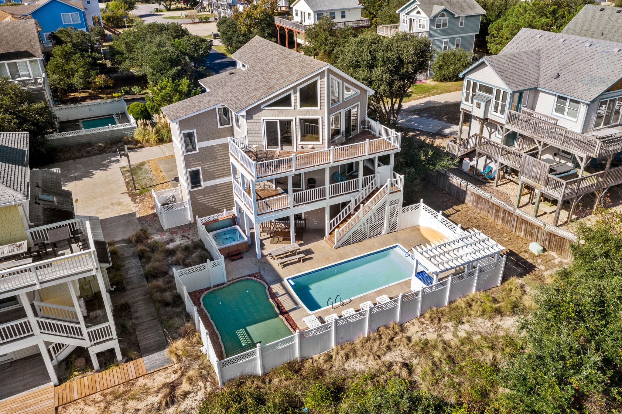 And Breathe: Oceanside pet-friendly home with pool, hot tub, rec room and puttin