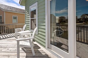 Terrace/patio - Crabby Patty: Pool Access | Short Walk to Beach (Nags Head)