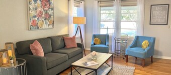 The Hannaford - 2 Bedroom - Pet Friendly -Near the Square in Historic District